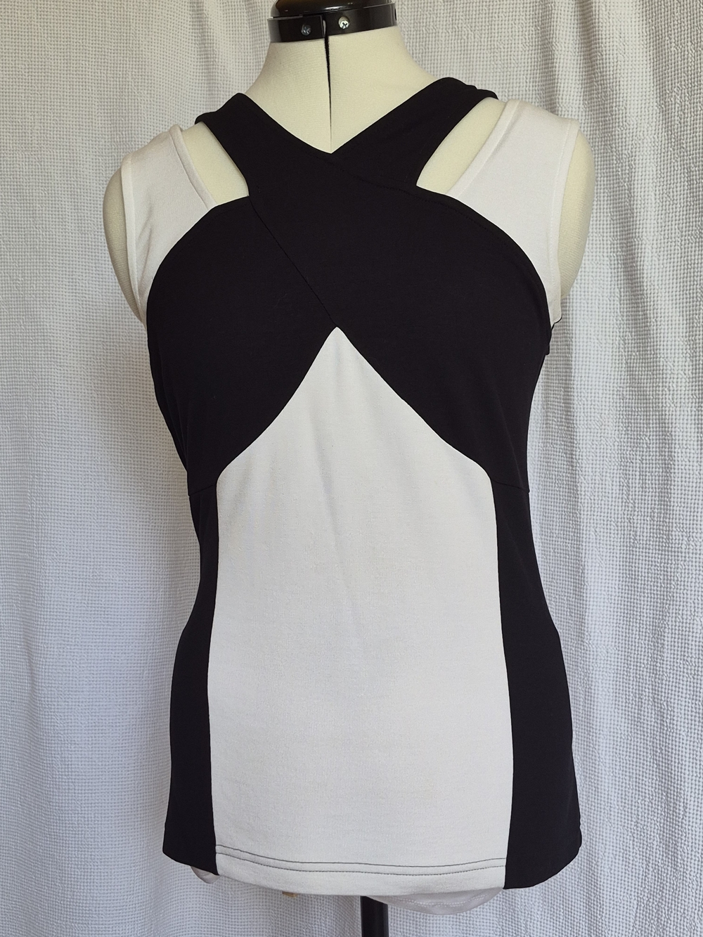 VENUS Black & White Cross-Front Colorblock Tank